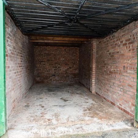 1 Bedroom Newton Apartment L Free Parking L Wigan Royal Infirmary L Haigh Hall L Central Location エクステリア 写真