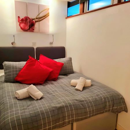 1 Bedroom Newton Apartment L Free Parking L Wigan Royal Infirmary L Haigh Hall L Central Location エクステリア 写真