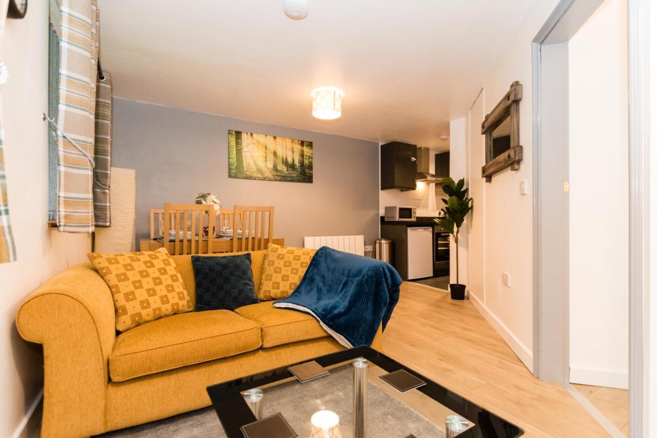 1 Bedroom Newton Apartment L Free Parking L Wigan Royal Infirmary L Haigh Hall L Central Location エクステリア 写真