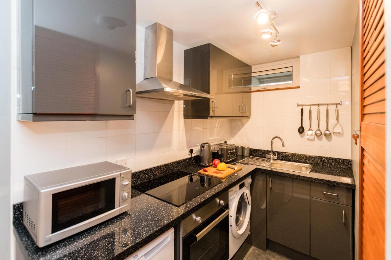 1 Bedroom Newton Apartment L Free Parking L Wigan Royal Infirmary L Haigh Hall L Central Location エクステリア 写真