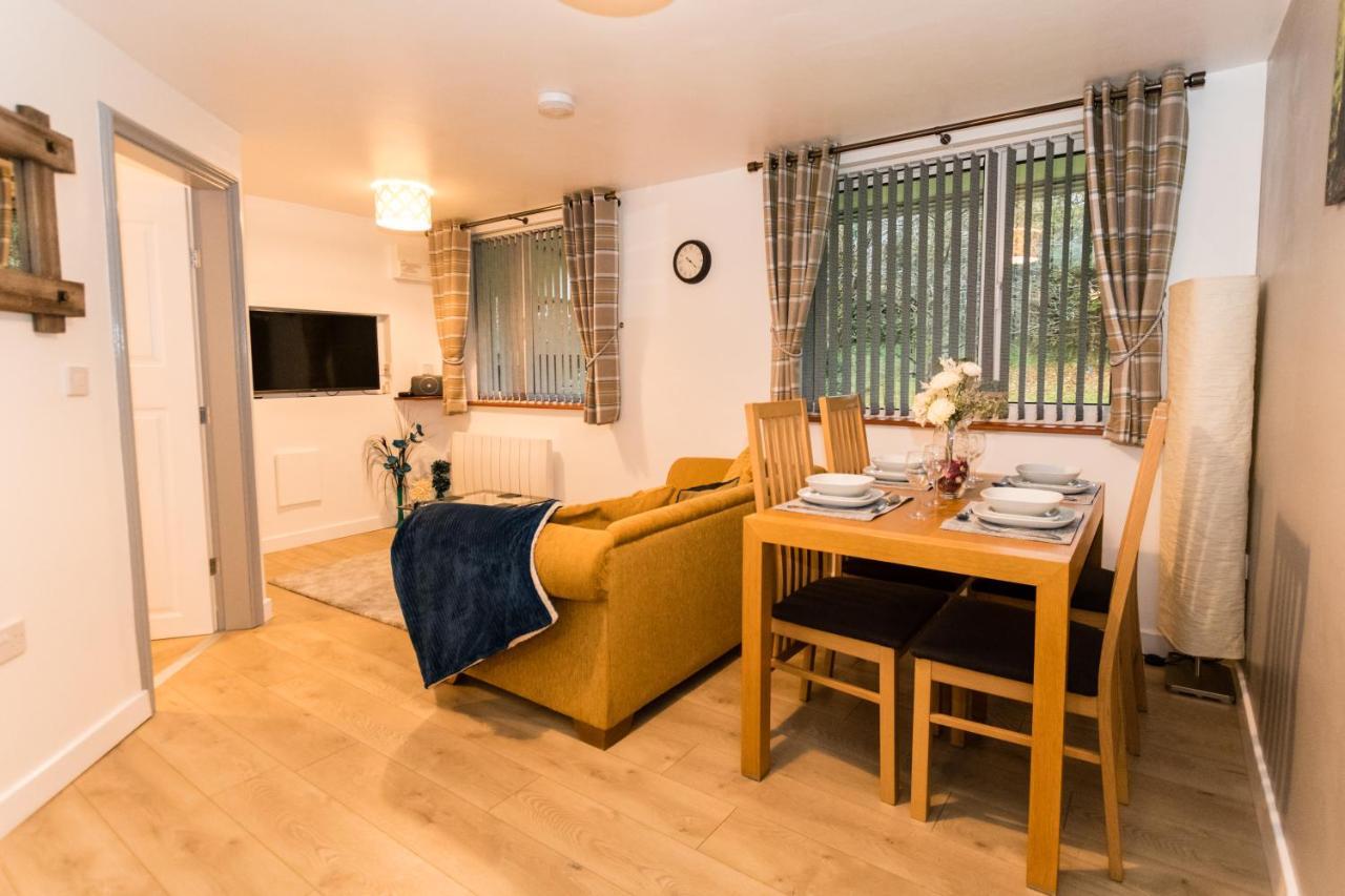 1 Bedroom Newton Apartment L Free Parking L Wigan Royal Infirmary L Haigh Hall L Central Location エクステリア 写真