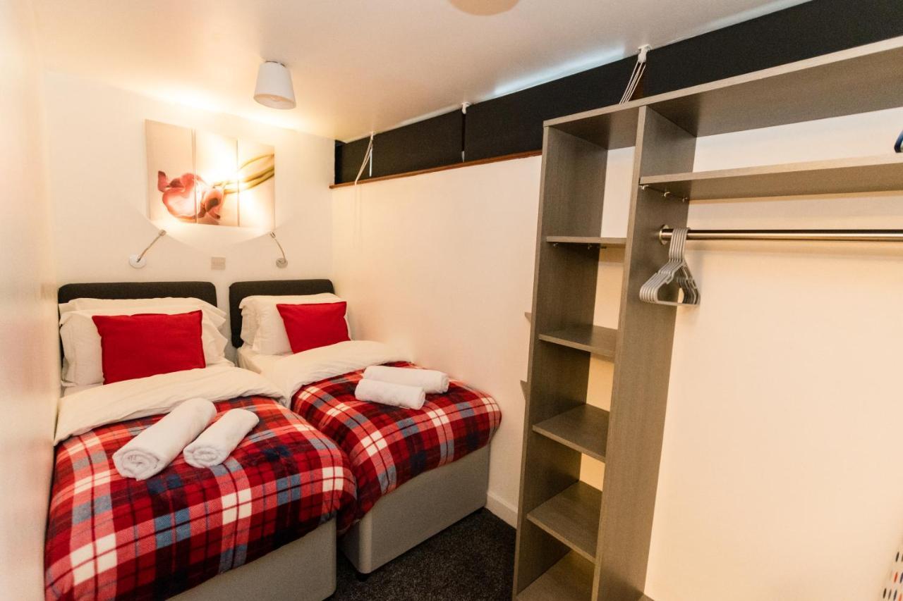 1 Bedroom Newton Apartment L Free Parking L Wigan Royal Infirmary L Haigh Hall L Central Location エクステリア 写真