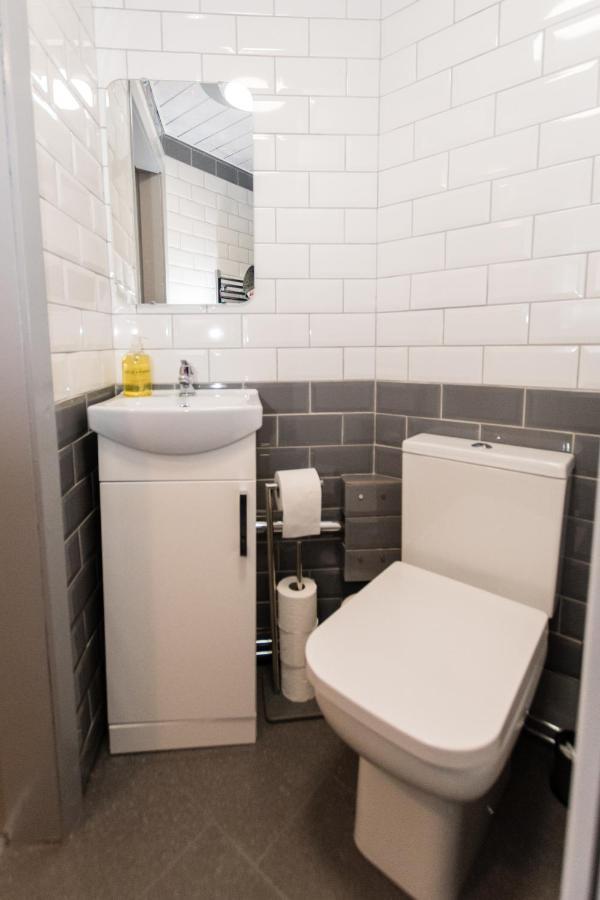 1 Bedroom Newton Apartment L Free Parking L Wigan Royal Infirmary L Haigh Hall L Central Location エクステリア 写真