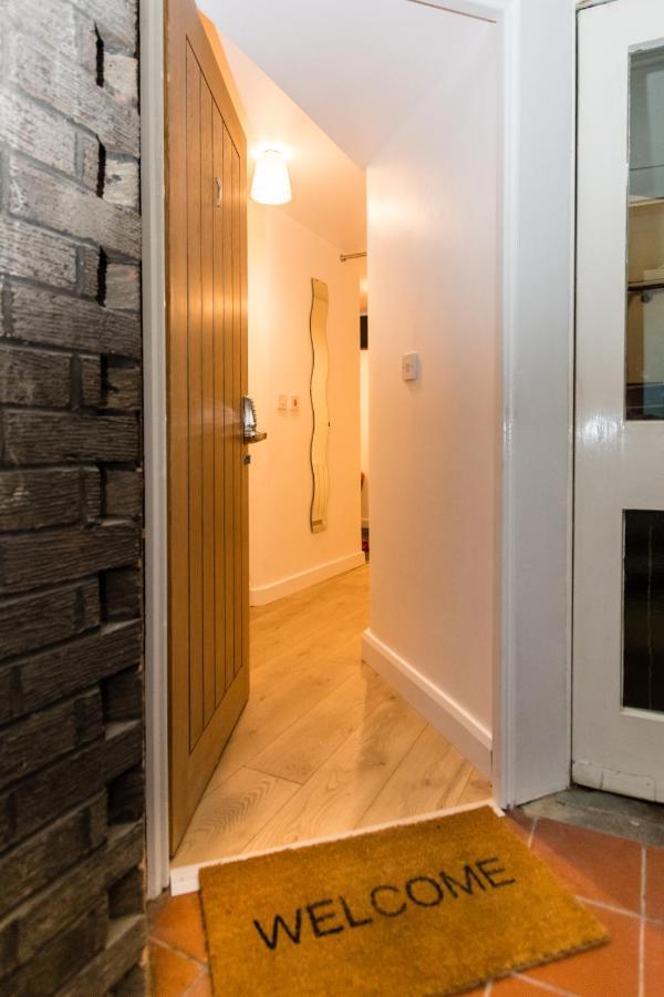 1 Bedroom Newton Apartment L Free Parking L Wigan Royal Infirmary L Haigh Hall L Central Location エクステリア 写真