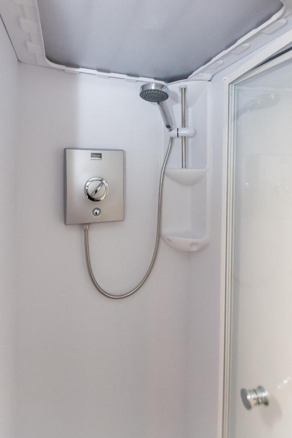 1 Bedroom Newton Apartment L Free Parking L Wigan Royal Infirmary L Haigh Hall L Central Location エクステリア 写真