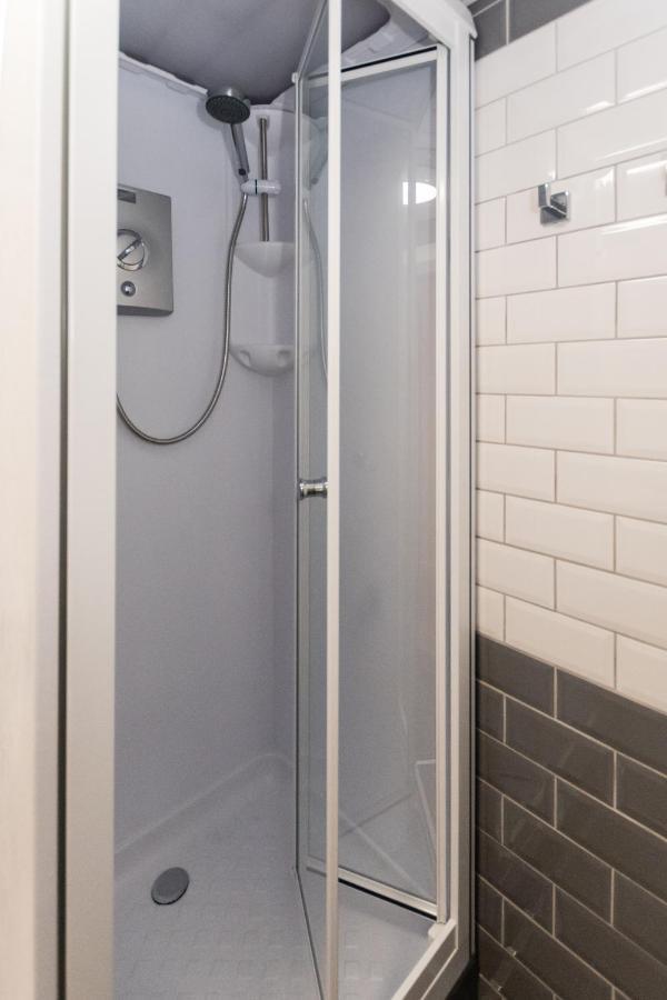 1 Bedroom Newton Apartment L Free Parking L Wigan Royal Infirmary L Haigh Hall L Central Location エクステリア 写真