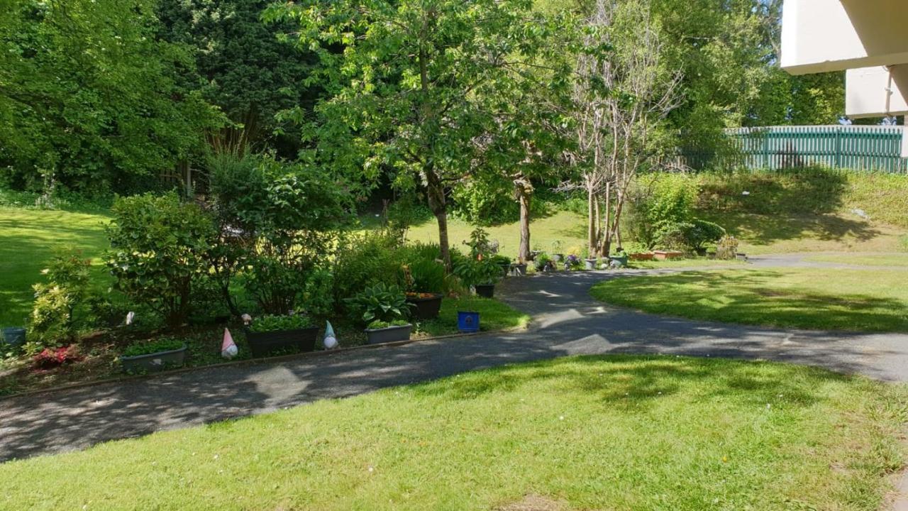 1 Bedroom Newton Apartment L Free Parking L Wigan Royal Infirmary L Haigh Hall L Central Location エクステリア 写真
