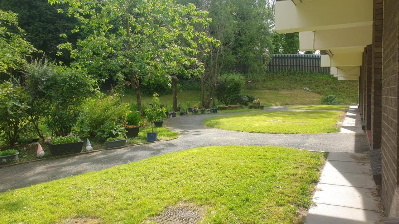 1 Bedroom Newton Apartment L Free Parking L Wigan Royal Infirmary L Haigh Hall L Central Location エクステリア 写真