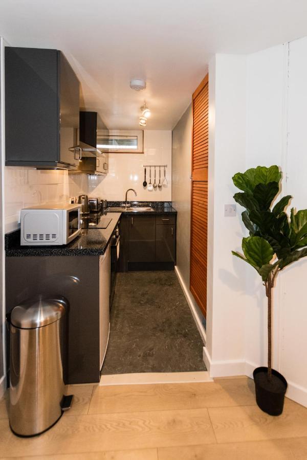 1 Bedroom Newton Apartment L Free Parking L Wigan Royal Infirmary L Haigh Hall L Central Location エクステリア 写真