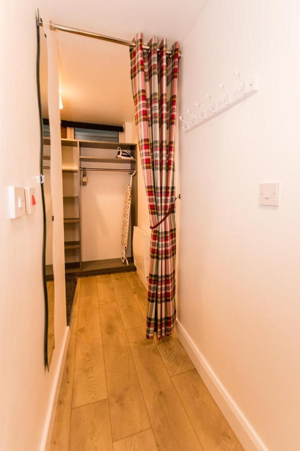 1 Bedroom Newton Apartment L Free Parking L Wigan Royal Infirmary L Haigh Hall L Central Location エクステリア 写真