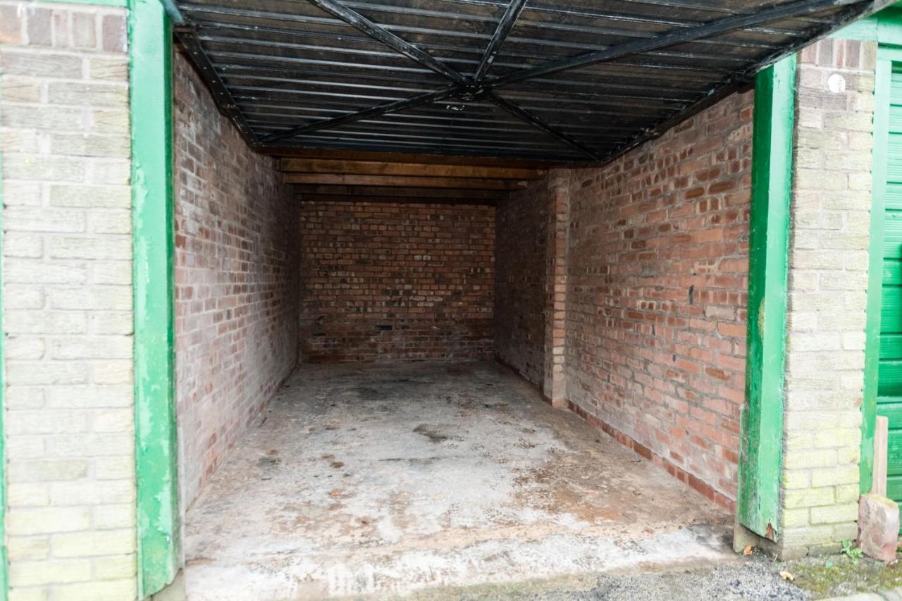 1 Bedroom Newton Apartment L Free Parking L Wigan Royal Infirmary L Haigh Hall L Central Location エクステリア 写真